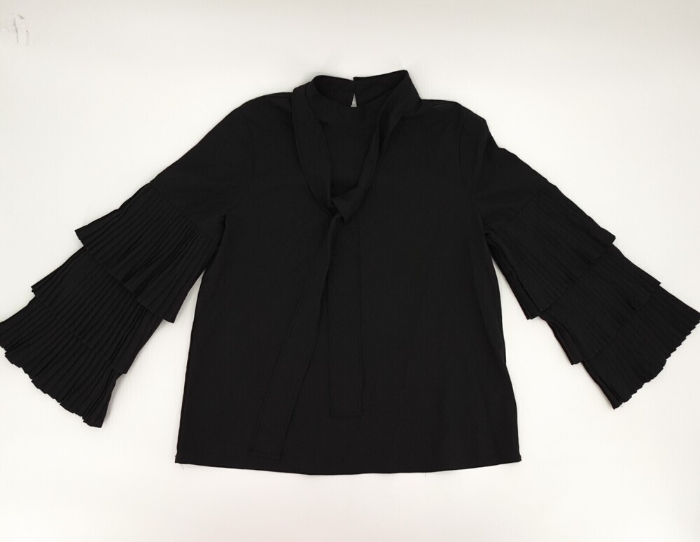 INA Blouse Womens. Medium Black Layered Ruffle Gypsy Pullover Long Sleeve Boho
